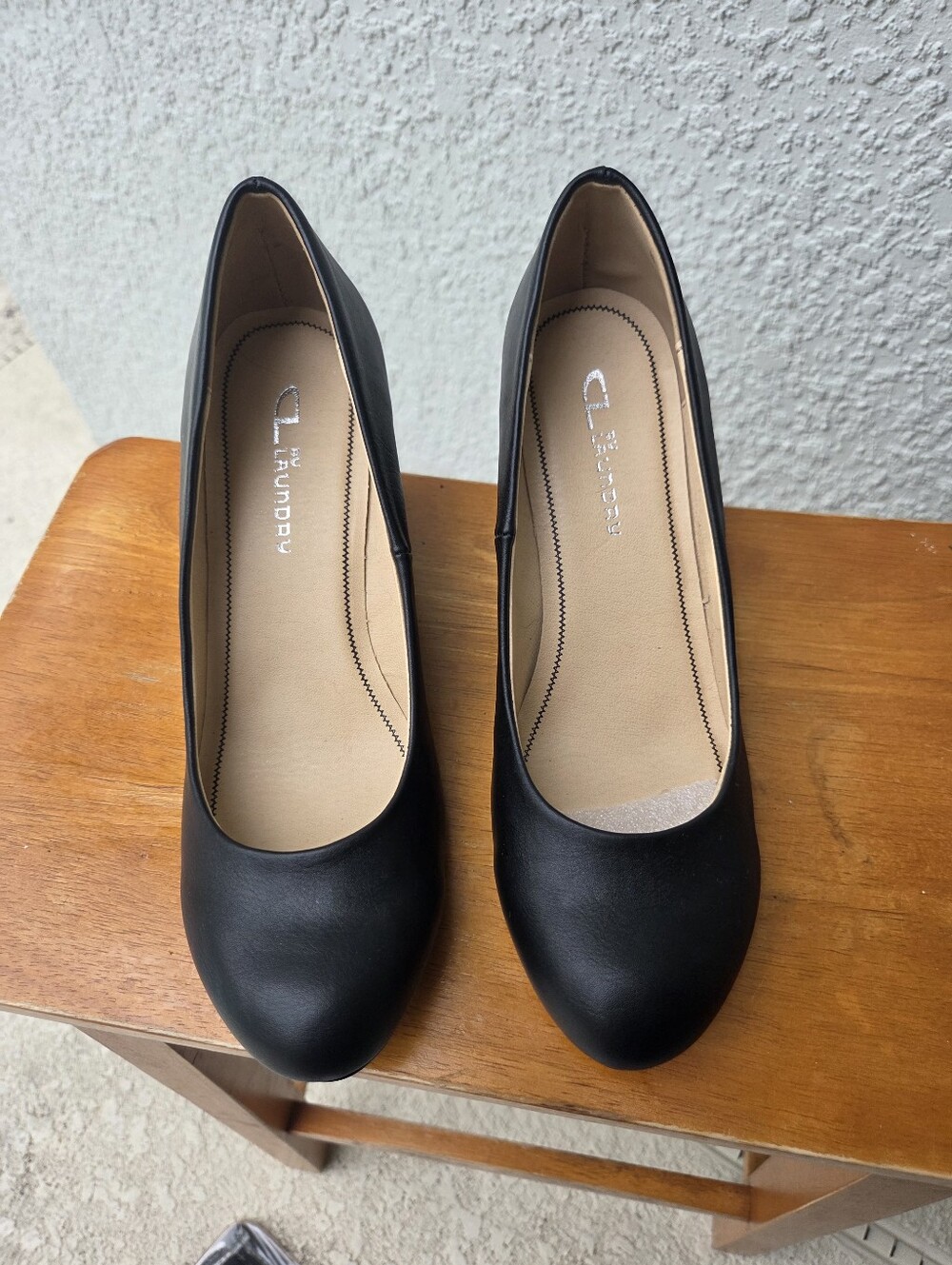 CL Laundry Women's Black Round-Toe Heels